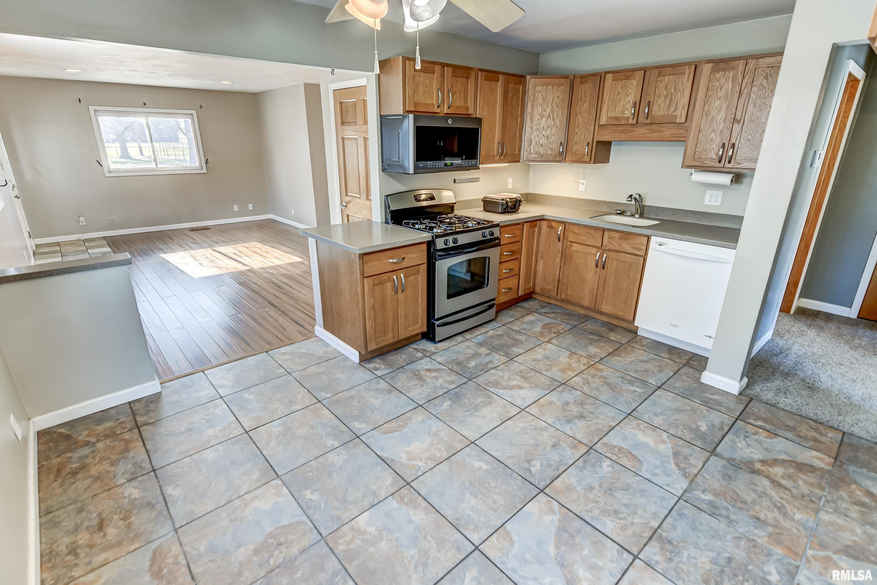 3040 Louise Lane Springfield, IL 62702 - Photo 8 of 28