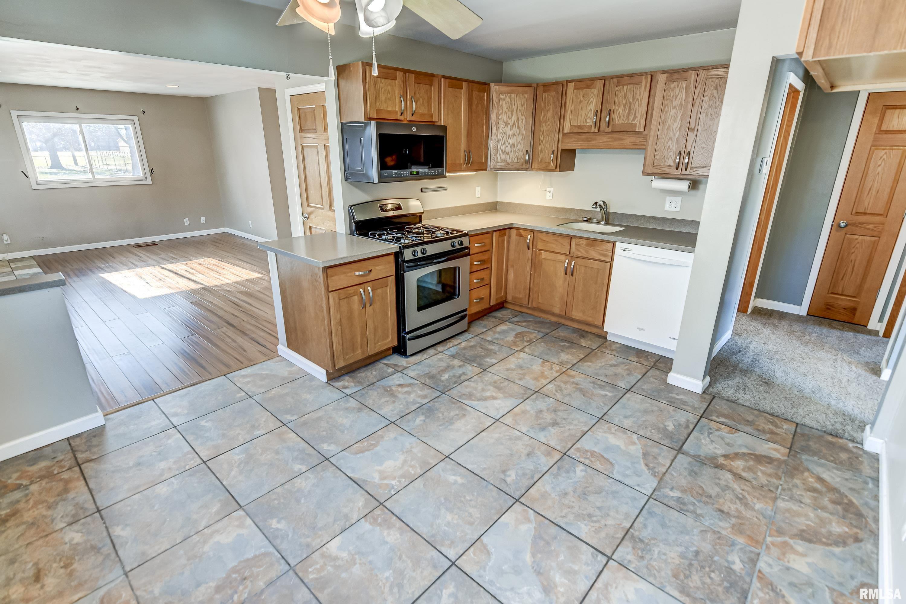 3040 Louise Lane Springfield, IL 62702 - Photo 9 of 28