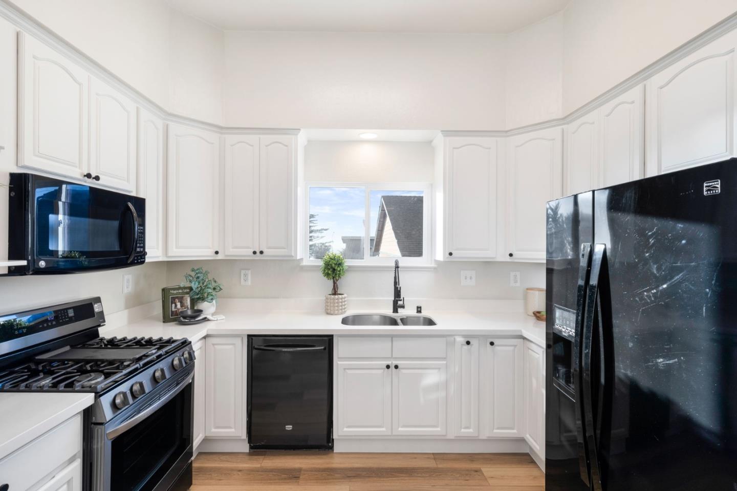 214 Clifton Road Pacifica, CA 94044 - Photo 6 of 26 Gallery Image 6