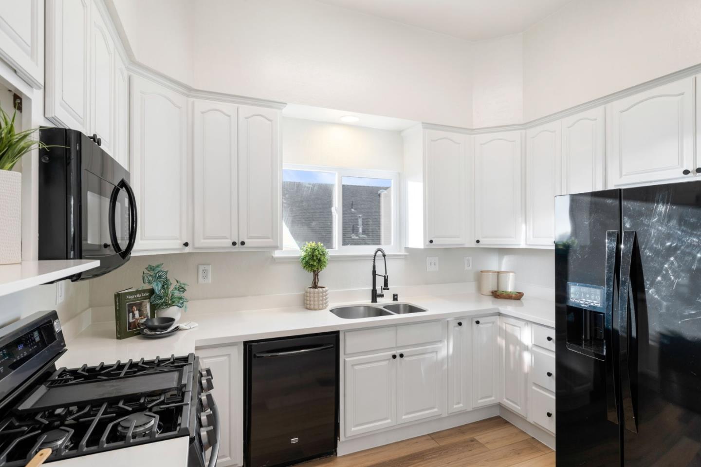 214 Clifton Road Pacifica, CA 94044 - Photo 7 of 26 Gallery Image 7