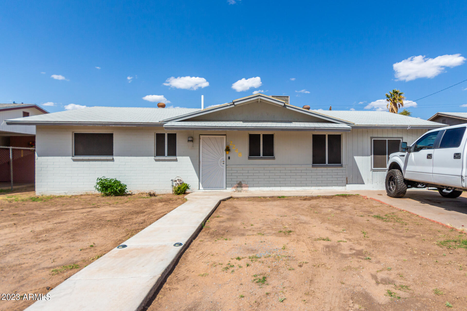 2248 East Chipman Road Phoenix, AZ 85040 - Photo 1 of 30 0001-02 - Chipman
