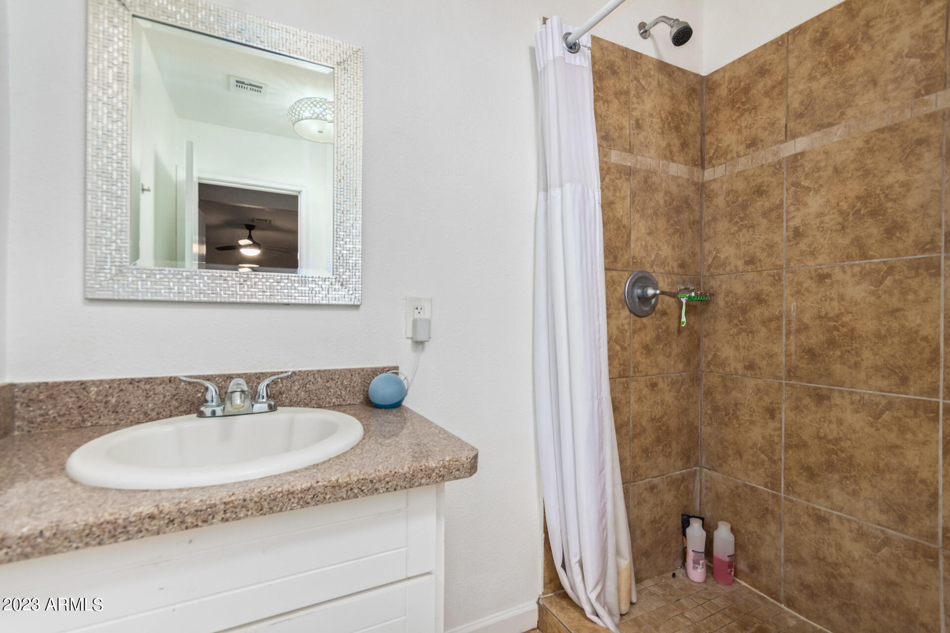 2248 East Chipman Road Phoenix, AZ 85040 - Photo 11 of 30 0016-16 - Chipman