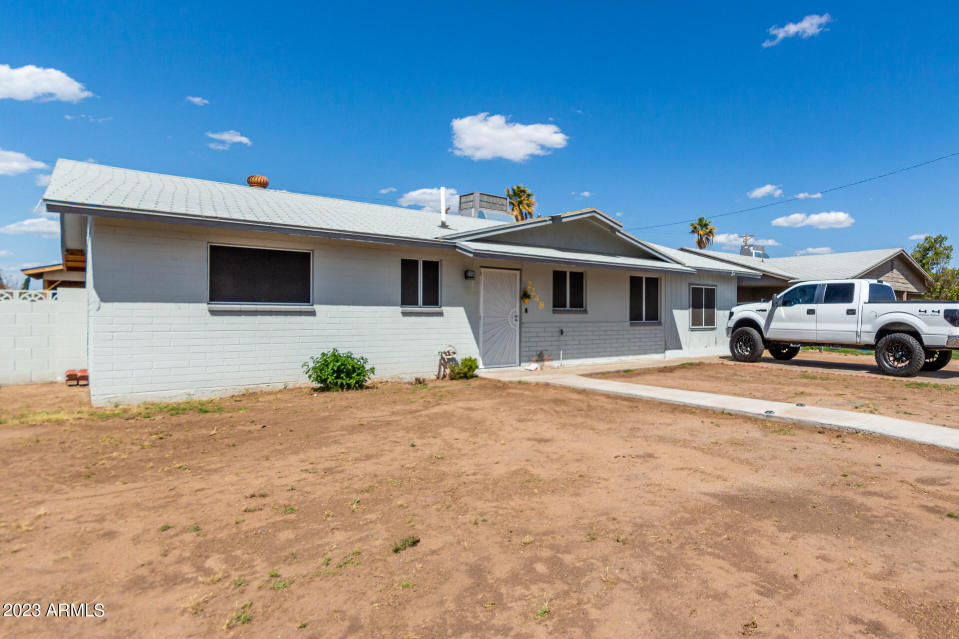 2248 East Chipman Road Phoenix, AZ 85040 - Photo 2 of 30 0004-04 - Chipman