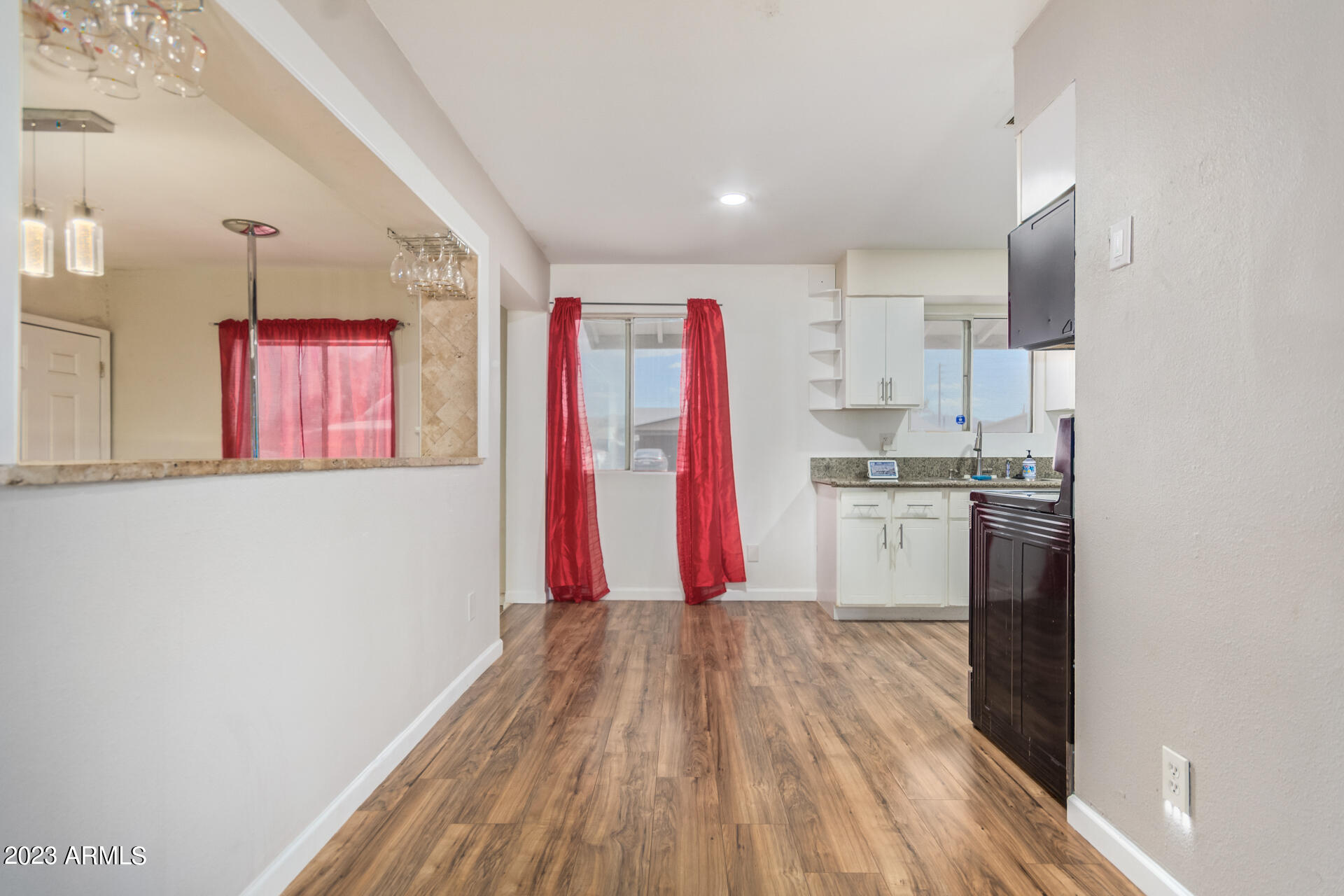 2248 East Chipman Road Phoenix, AZ 85040 - Photo 5 of 30 0009-10 - Chipman