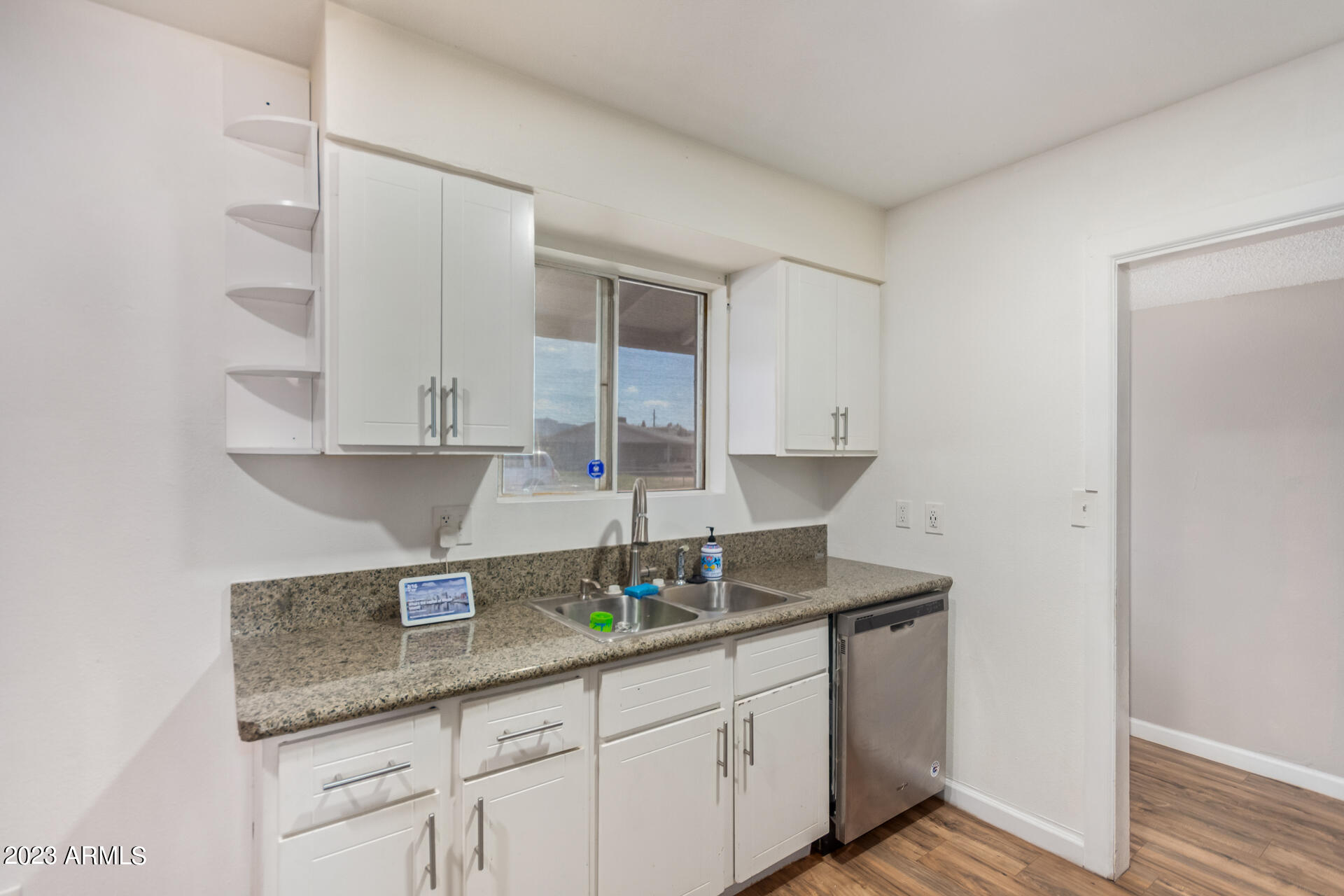 2248 East Chipman Road Phoenix, AZ 85040 - Photo 6 of 30 0011-11 - Chipman