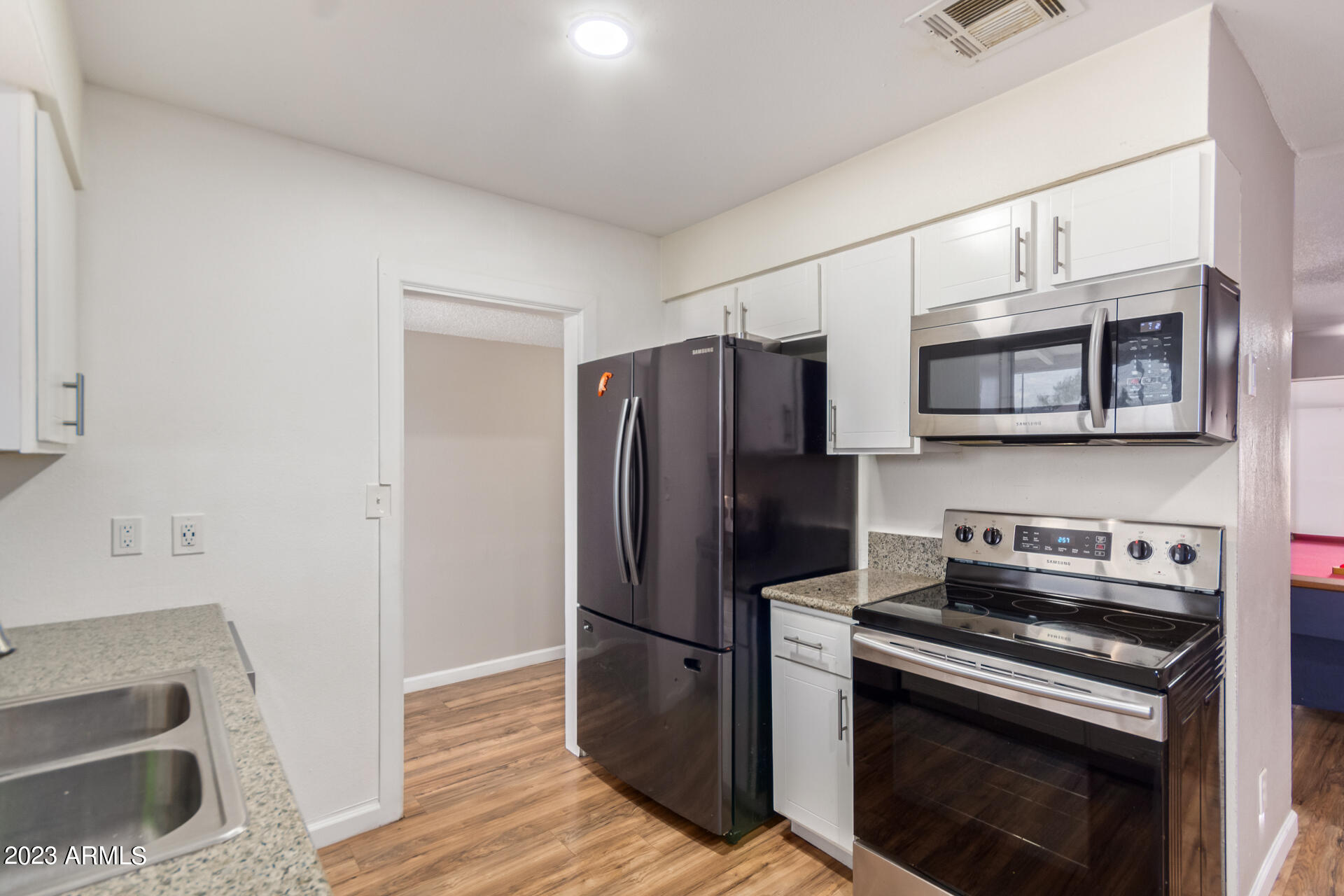 2248 East Chipman Road Phoenix, AZ 85040 - Photo 7 of 30 0012-12 - Chipman