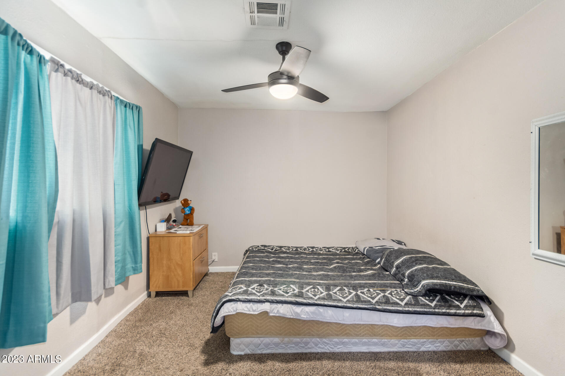 2248 East Chipman Road Phoenix, AZ 85040 - Photo 9 of 30 0014-14 - Chipman