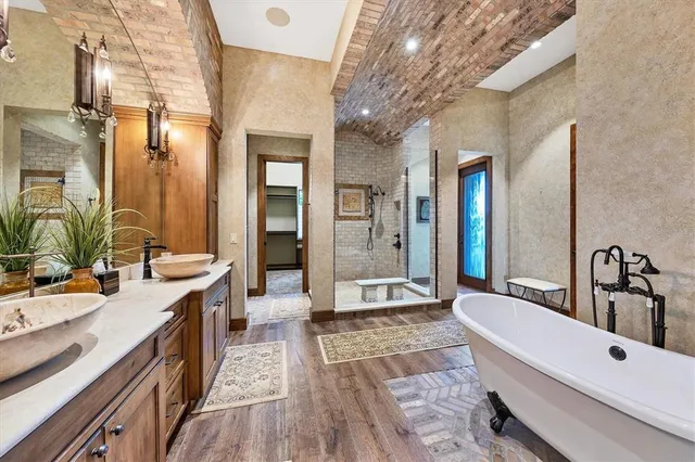 $5,750,000 | 315 South Shore Drive, Sarasota, FL 34234