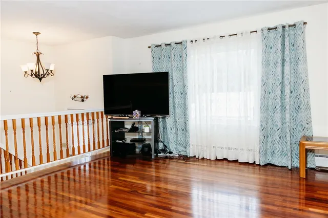 $749,000 | 16 Ward Avenue, Middletown, RI 02842