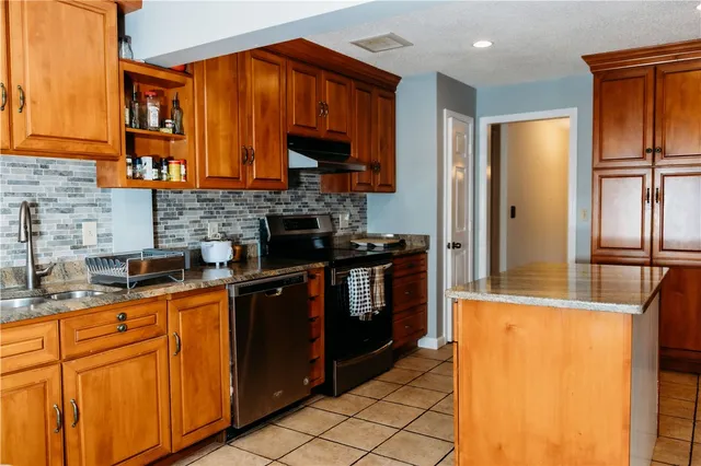 $749,000 | 16 Ward Avenue, Middletown, RI 02842