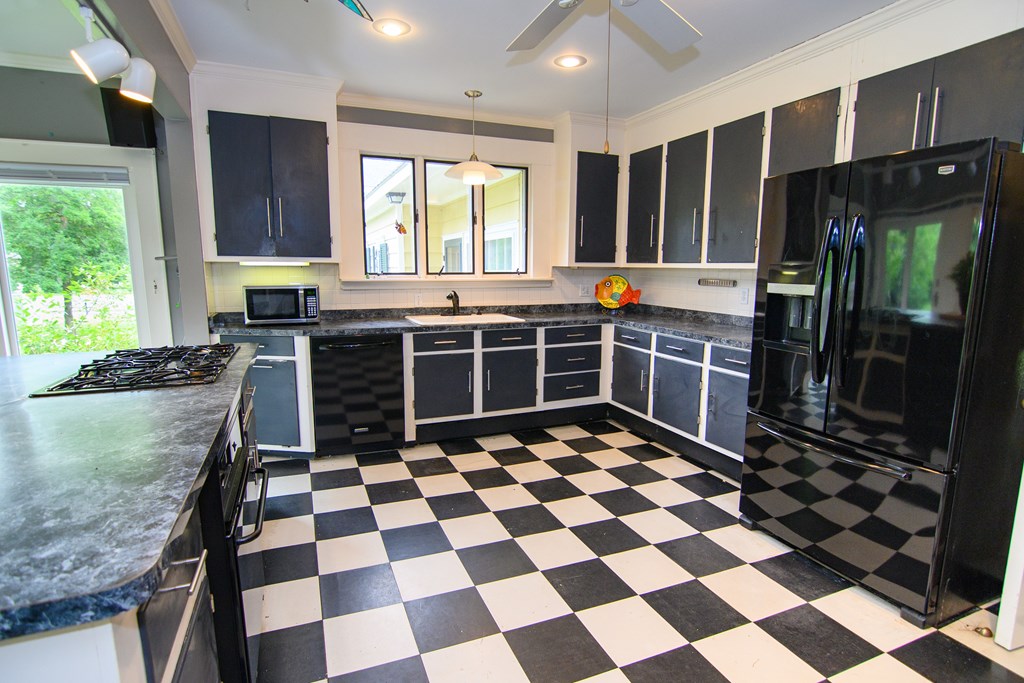 23347 Back Street Accomac, VA 23301 - Photo 20 of 44 Kitchen