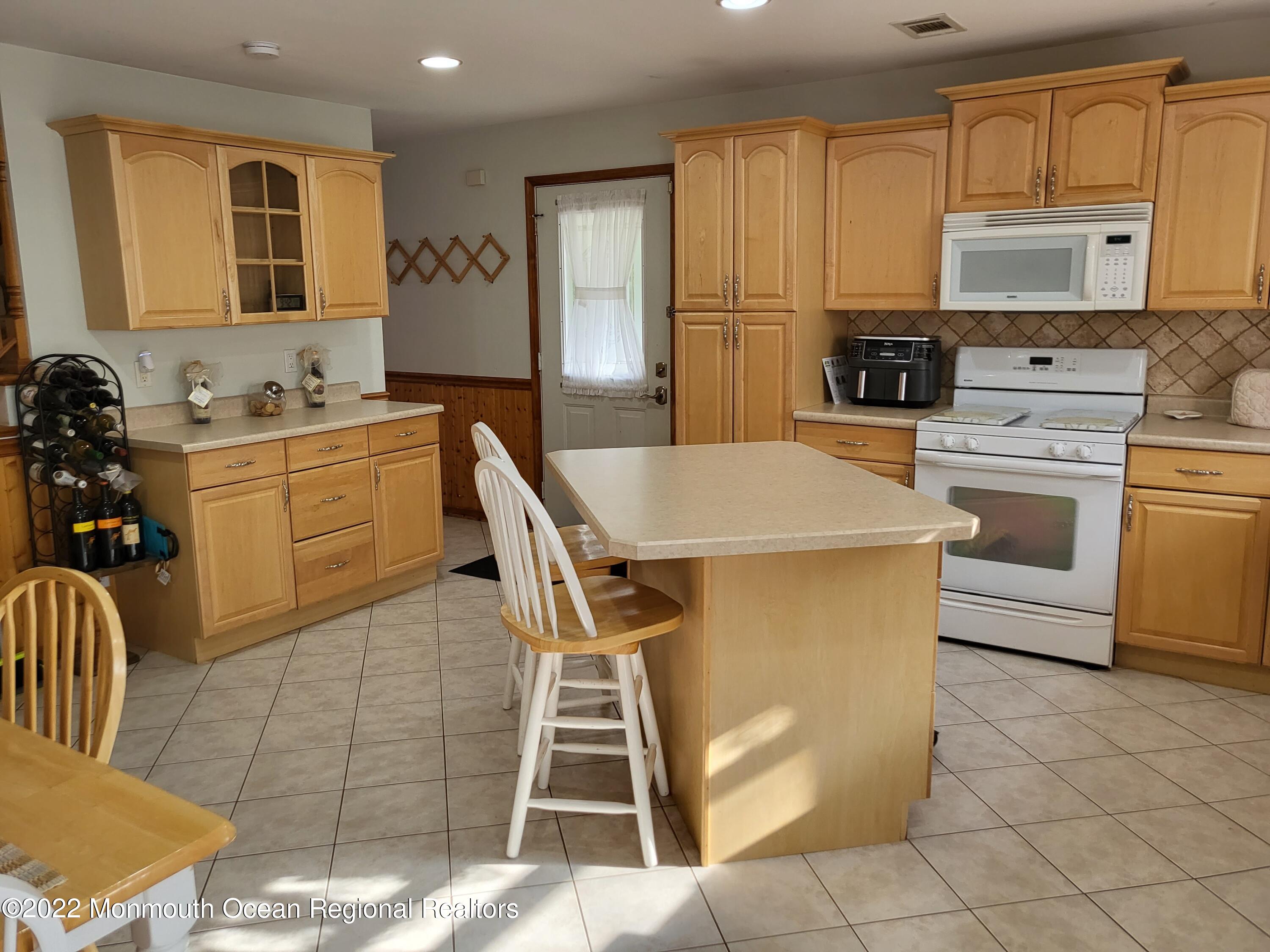 3 Gordons Corner Road Englishtown, NJ 07726 - Photo 6 of 18 20220222_094222