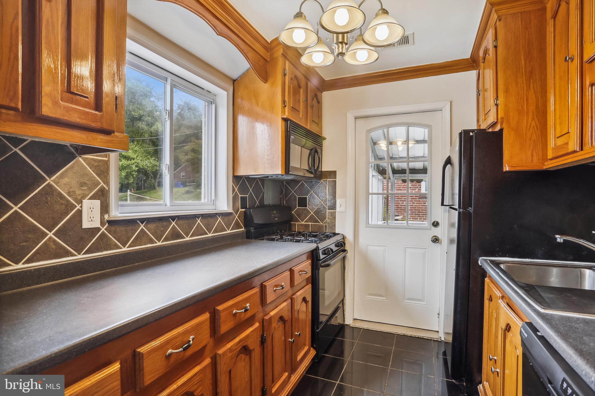 2606 Weisman Road Silver Spring, MD 20902 - Photo 5 of 61