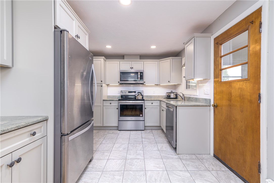 69 State Street Westerly, RI 02891 - Photo 7 of 27