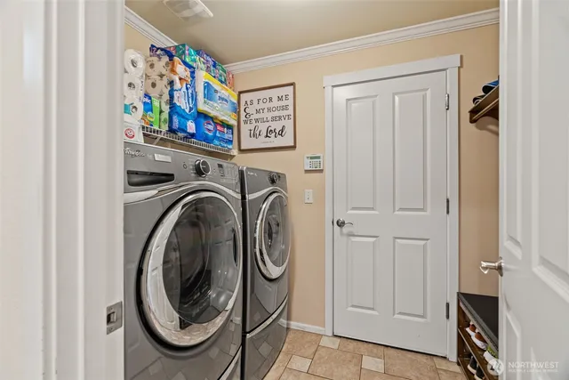 a view of a hallway with washer and dryer