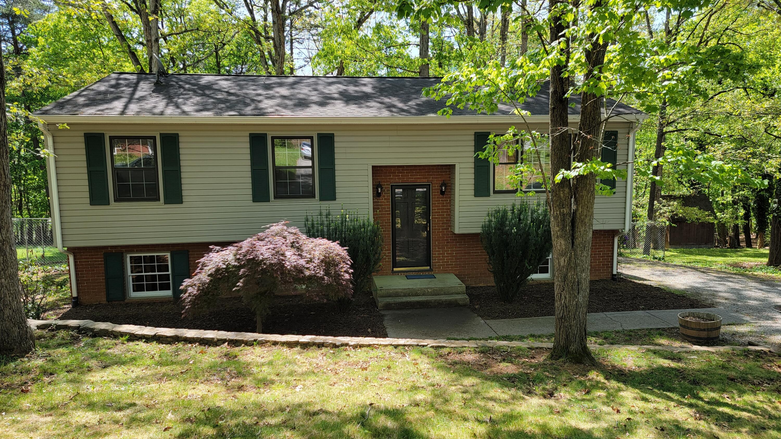 3540 Meadowlark Road Roanoke, VA 24018 - Photo 1 of 26 Meadowlark