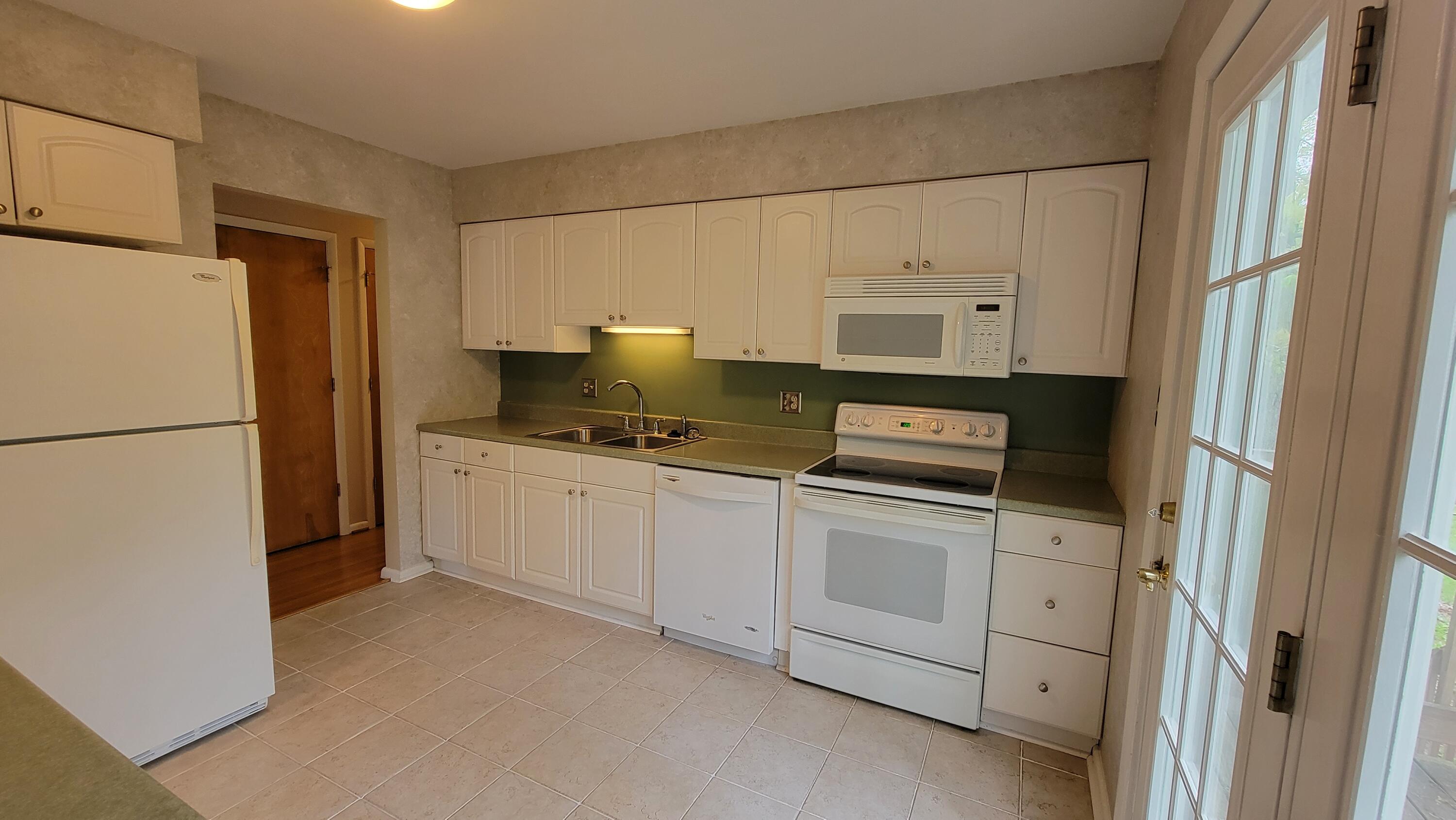 3540 Meadowlark Road Roanoke, VA 24018 - Photo 10 of 26 Kitchen2