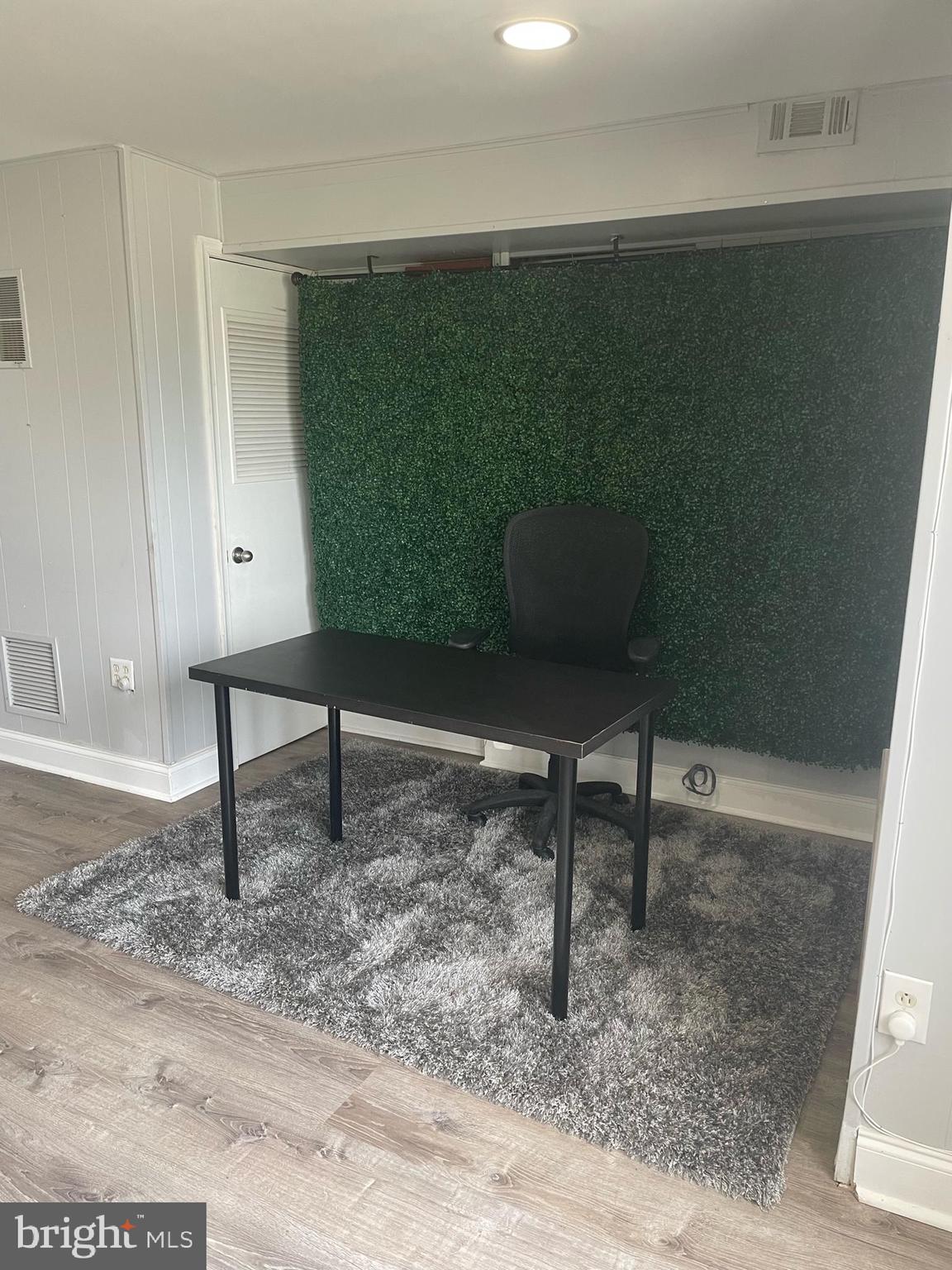 7123 Ridge Avenue Philadelphia, PA 19128 - Photo 7 of 15 Office wall