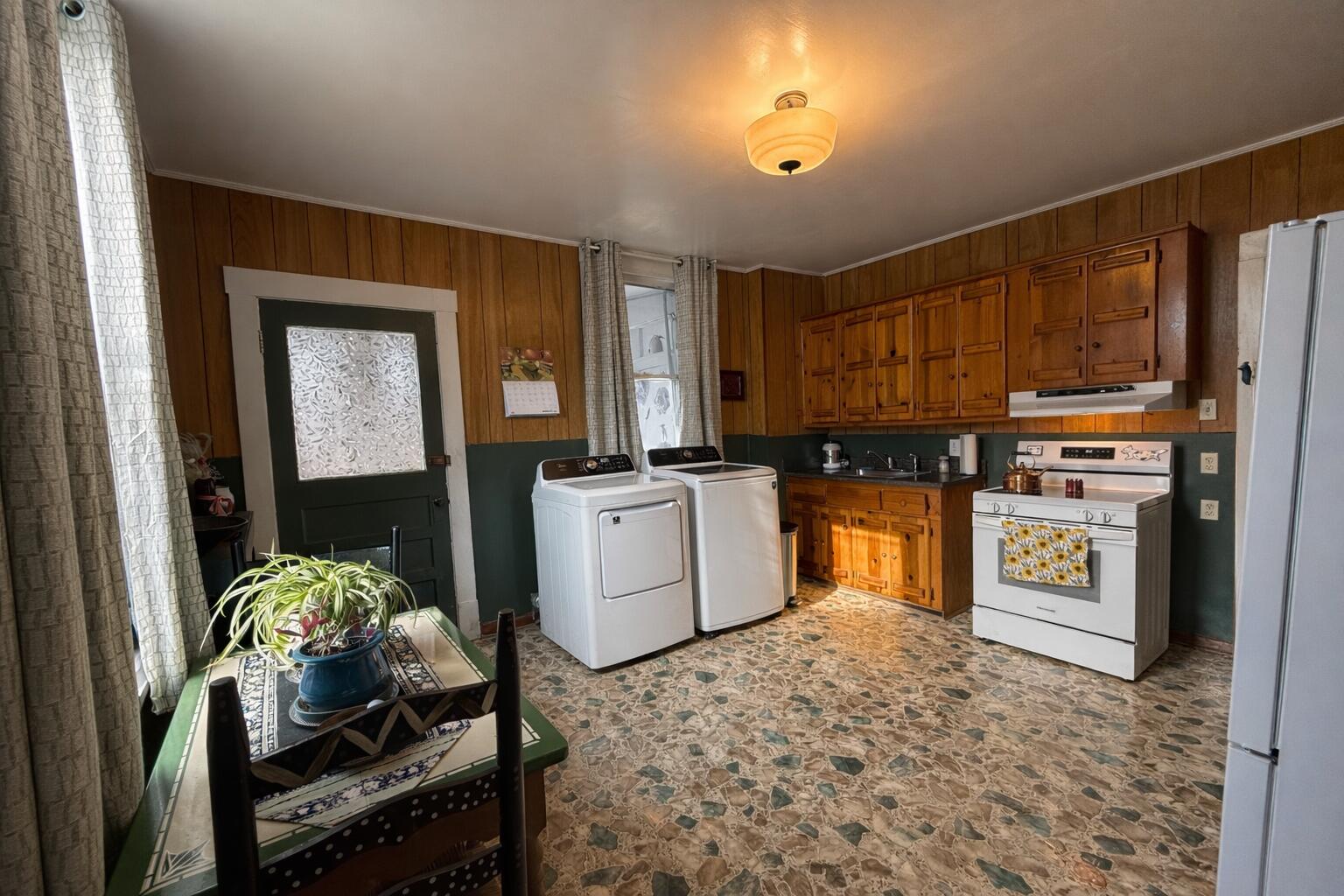 120 West Ridgeway Street Clifton Forge, VA 24422 - Photo 11 of 21 kitchen view
