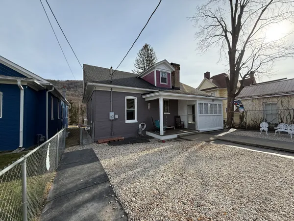 $159,900 | 120 West Ridgeway Street, Clifton Forge, VA 24422