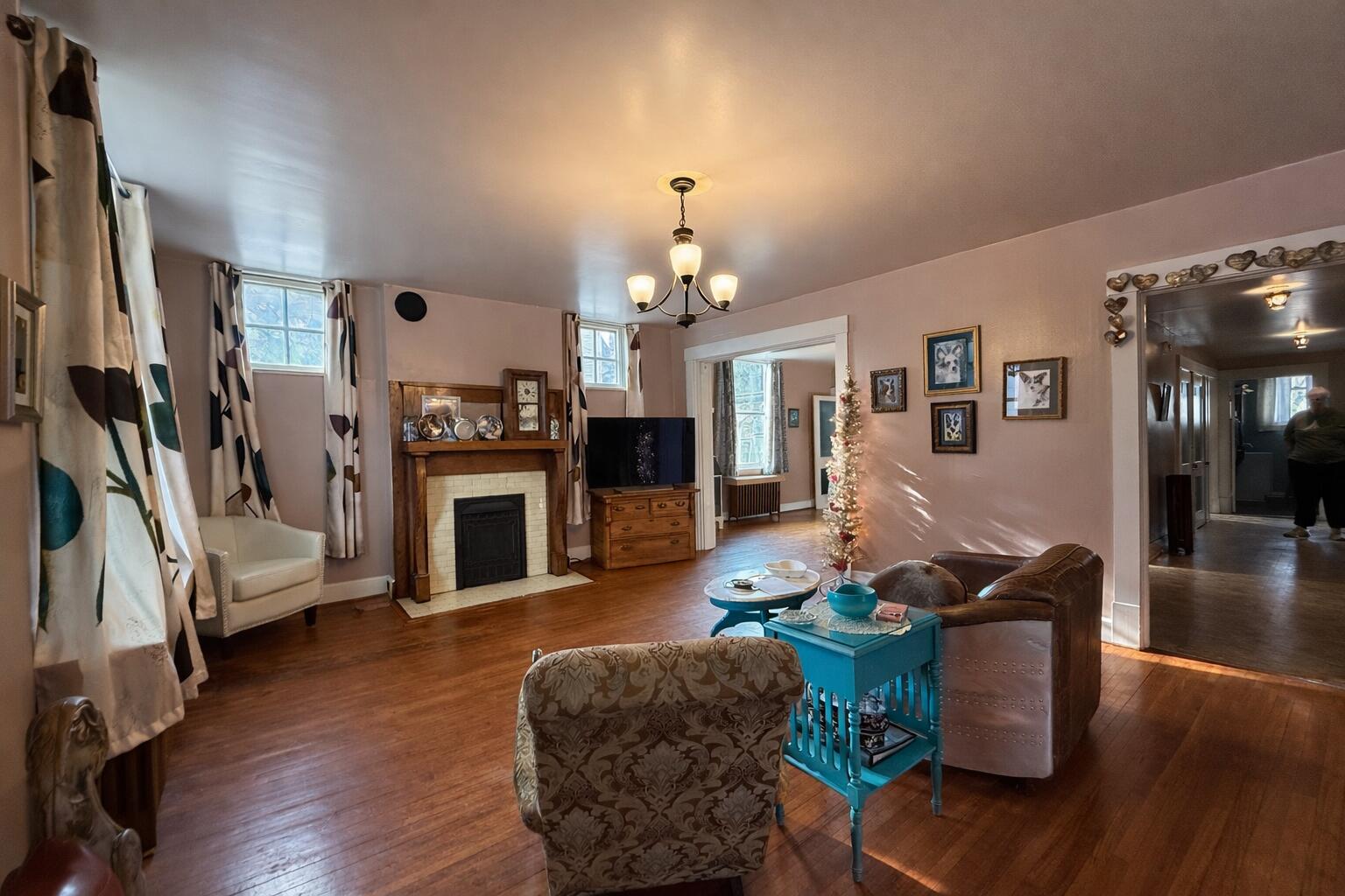 120 West Ridgeway Street Clifton Forge, VA 24422 - Photo 7 of 21 living room
