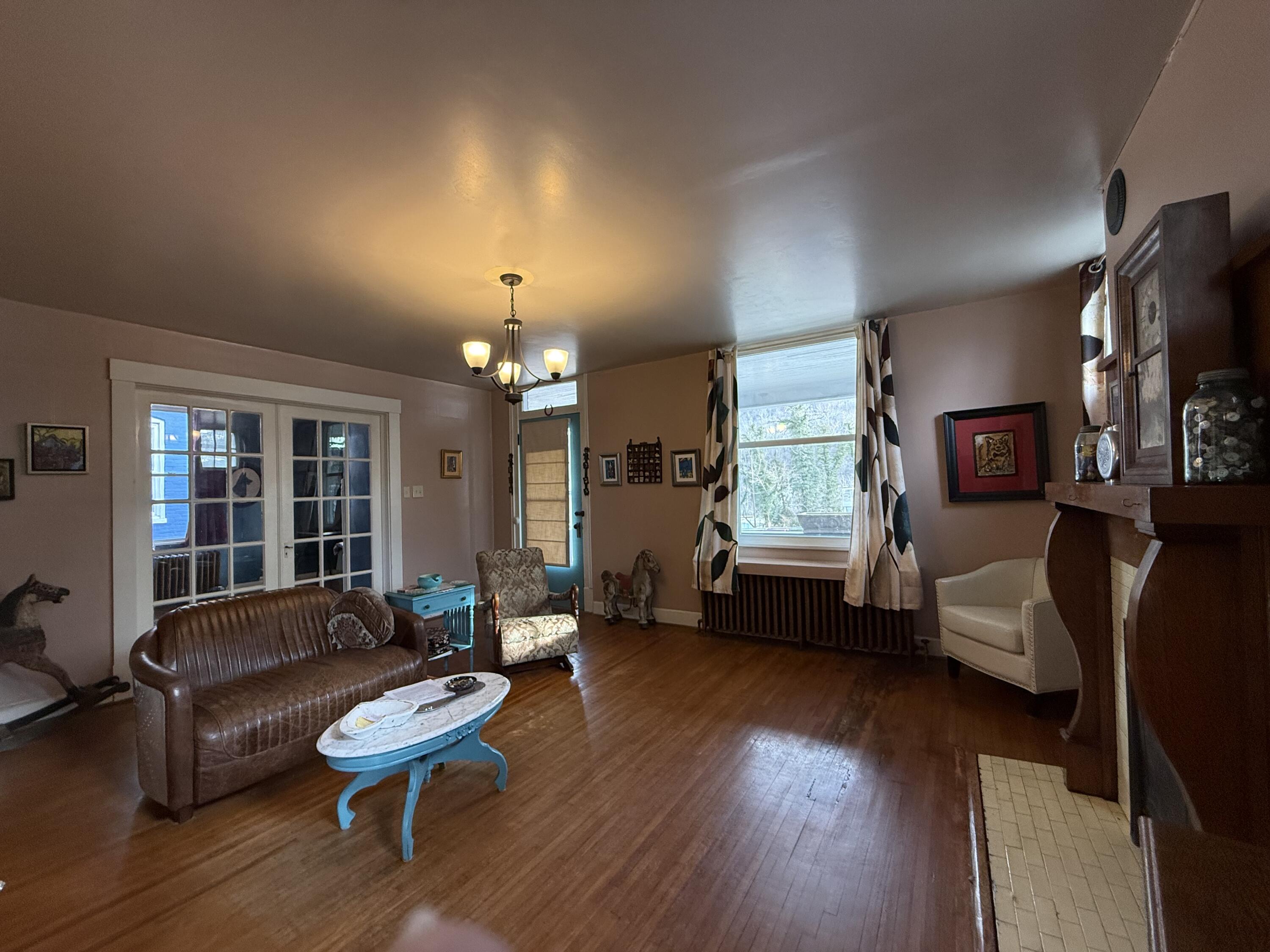120 West Ridgeway Street Clifton Forge, VA 24422 - Photo 8 of 21 living room