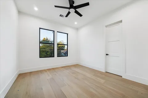 $949,900 | 614 Eleanor Street, Houston, TX 77009