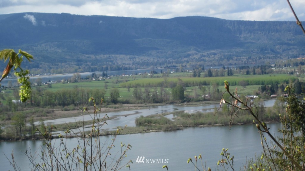 18 Maple Ridge Road Cathlamet, WA 98612 - Photo 1 of 22 Gallery Image 1