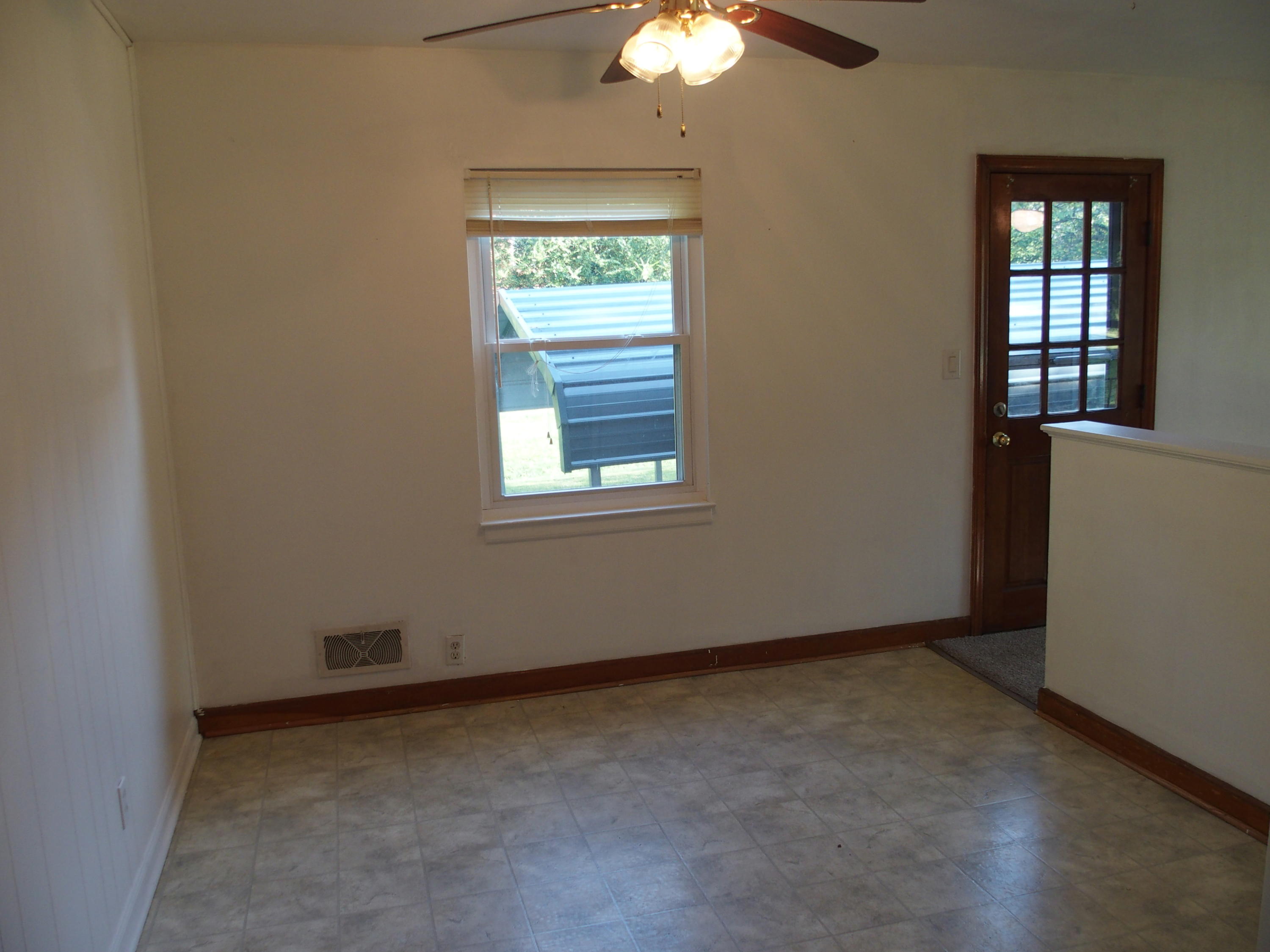 141 Barnett Road Salem, VA 24153 - Photo 8 of 15 P9170245