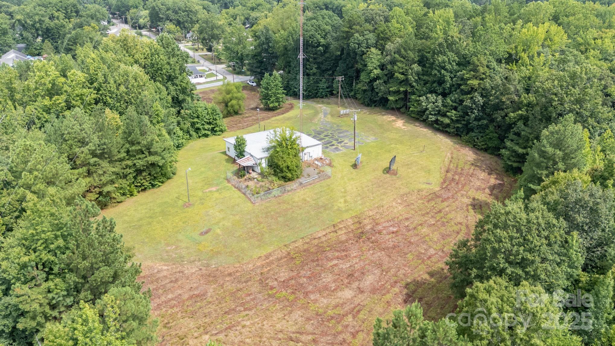 910 Fairview Street Kannapolis, NC 28083 - Photo 3 of 9 a view of outdoor space and yard