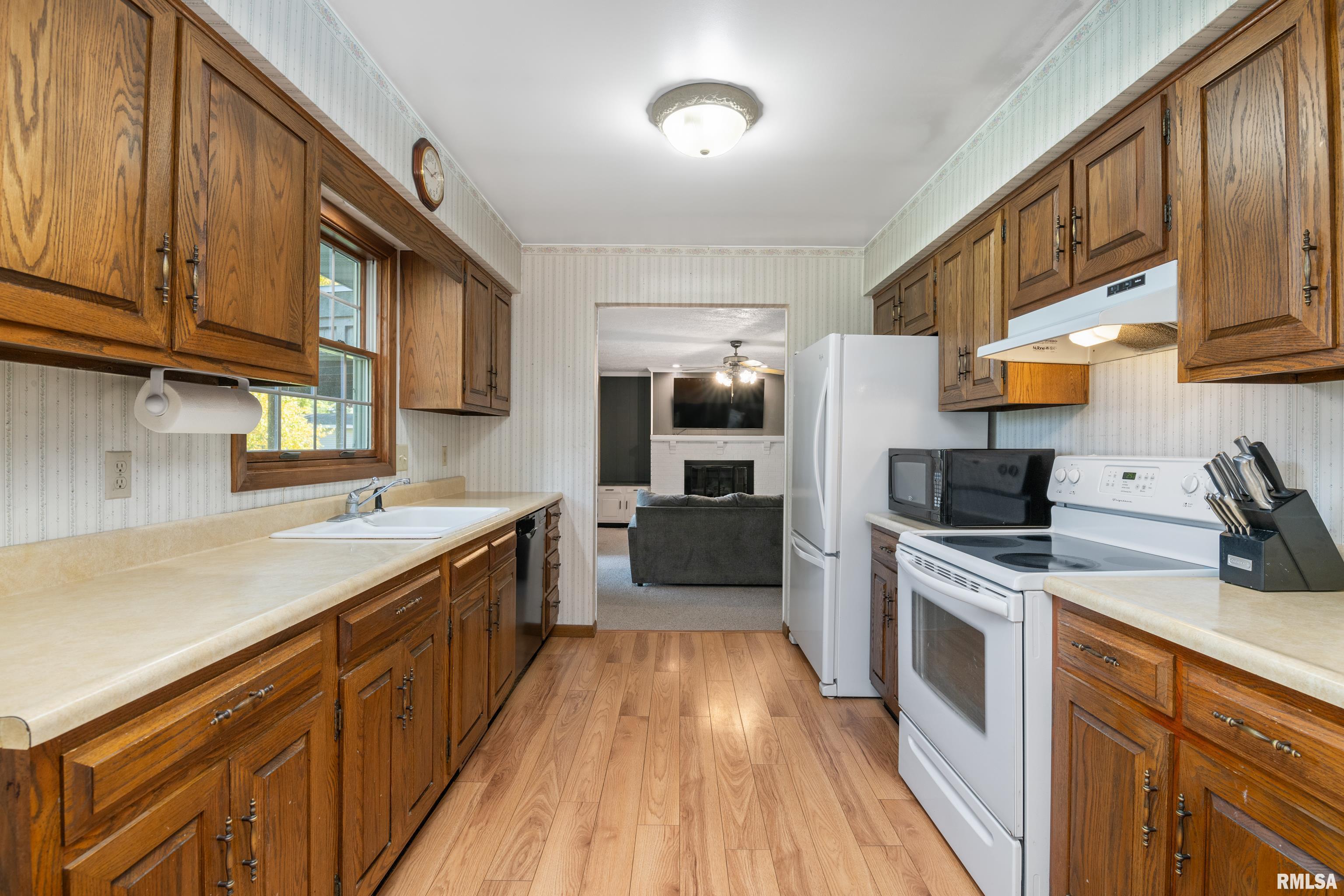 9401 141st Street West Taylor Ridge, IL 61284 - Photo 9 of 32