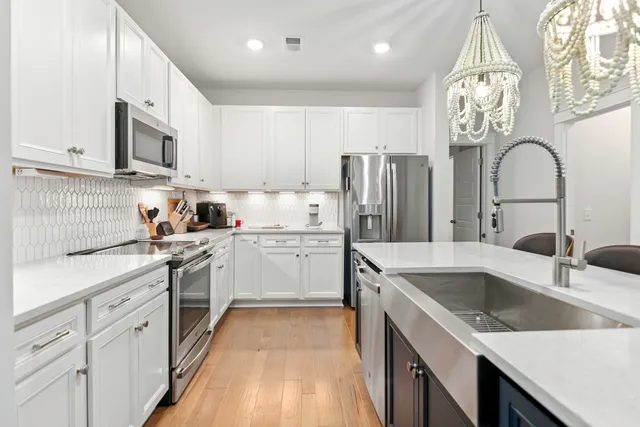 $3,675 | 4585 Mixson Avenue, North Charleston, SC 29405