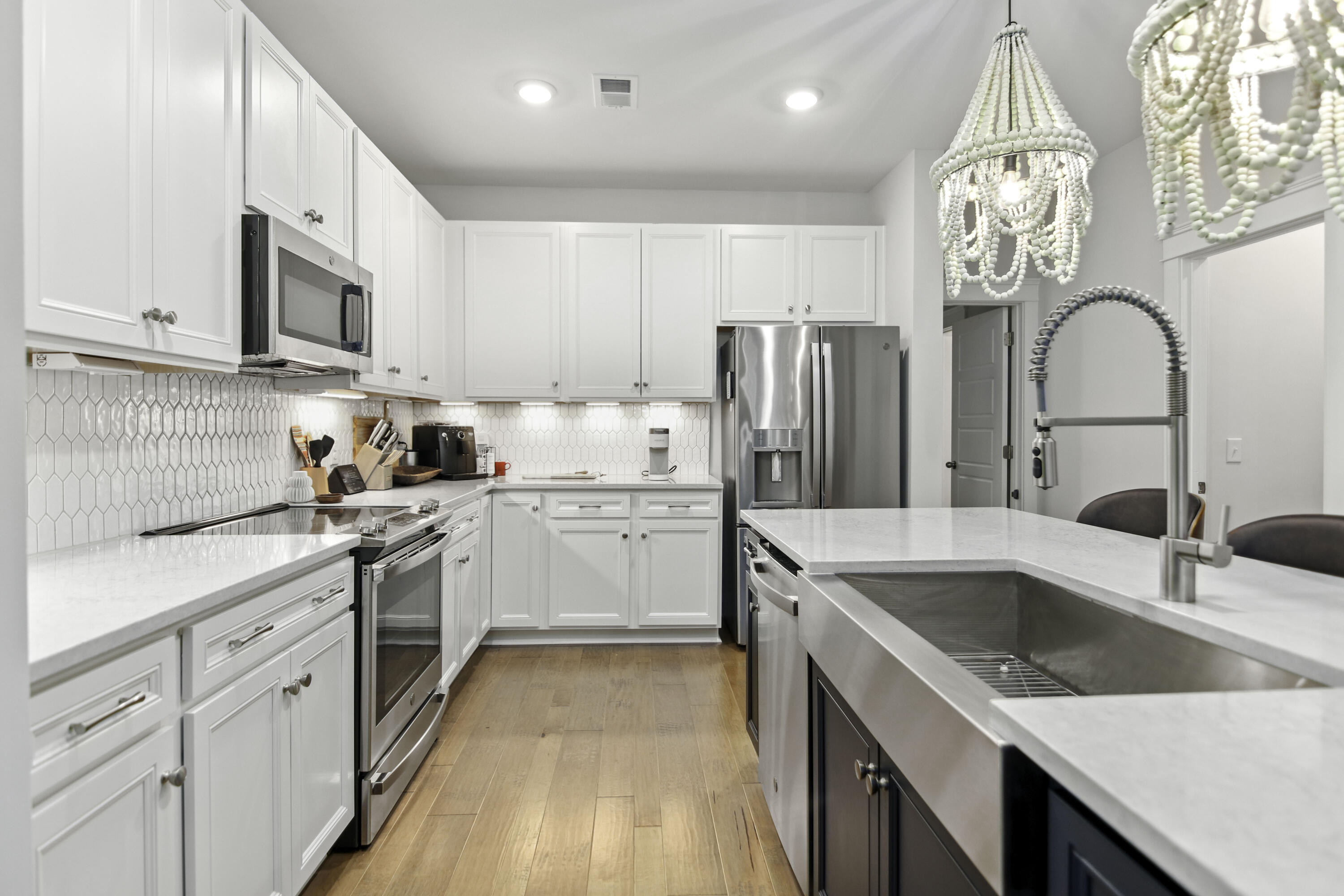 4585 Mixson Avenue North Charleston, SC 29405 - Photo 11 of 42 4585MixsonAve-CasaVerdeMedialLLC36