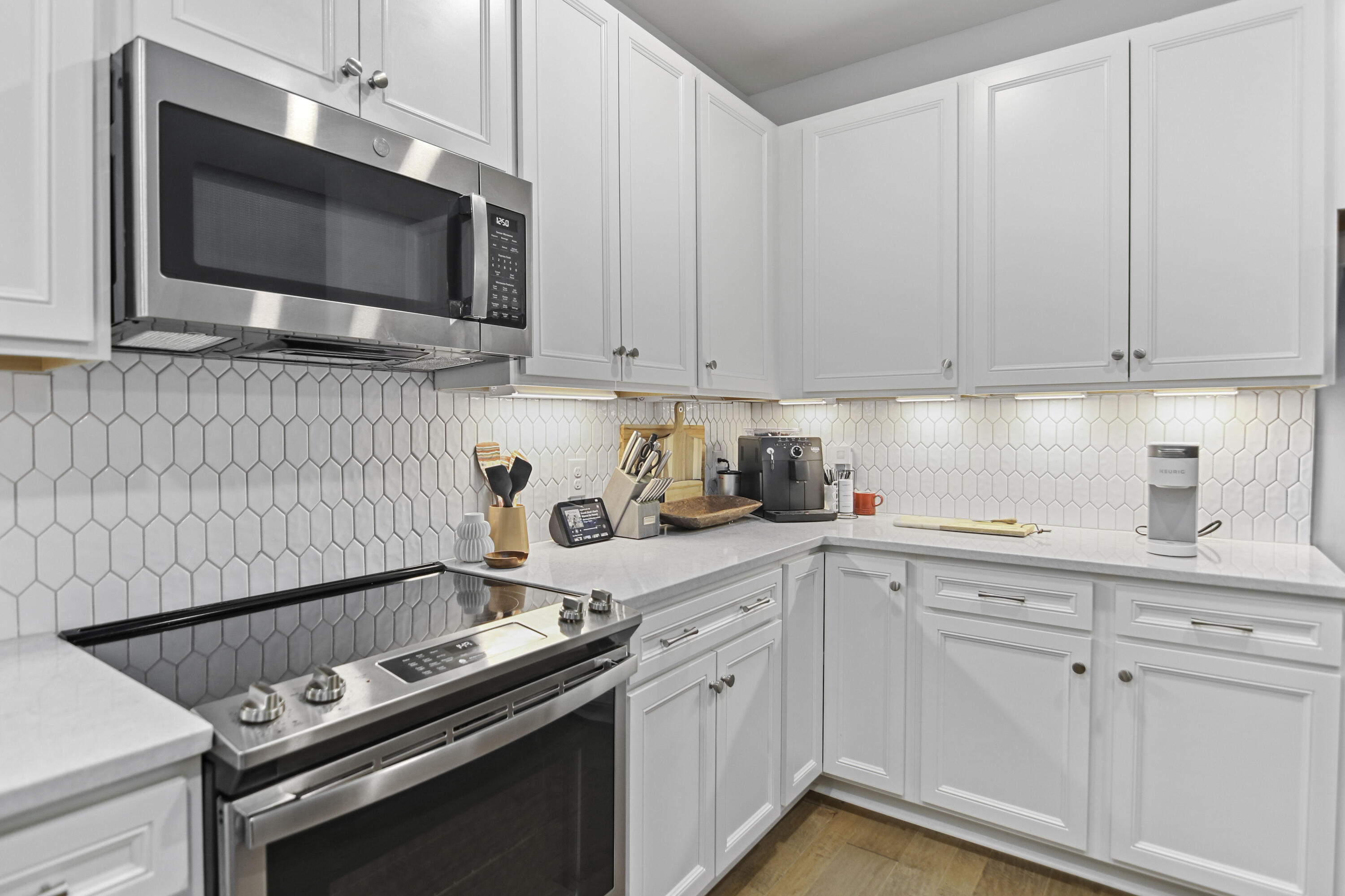 4585 Mixson Avenue North Charleston, SC 29405 - Photo 12 of 42 4585MixsonAve-CasaVerdeMedialLLC34