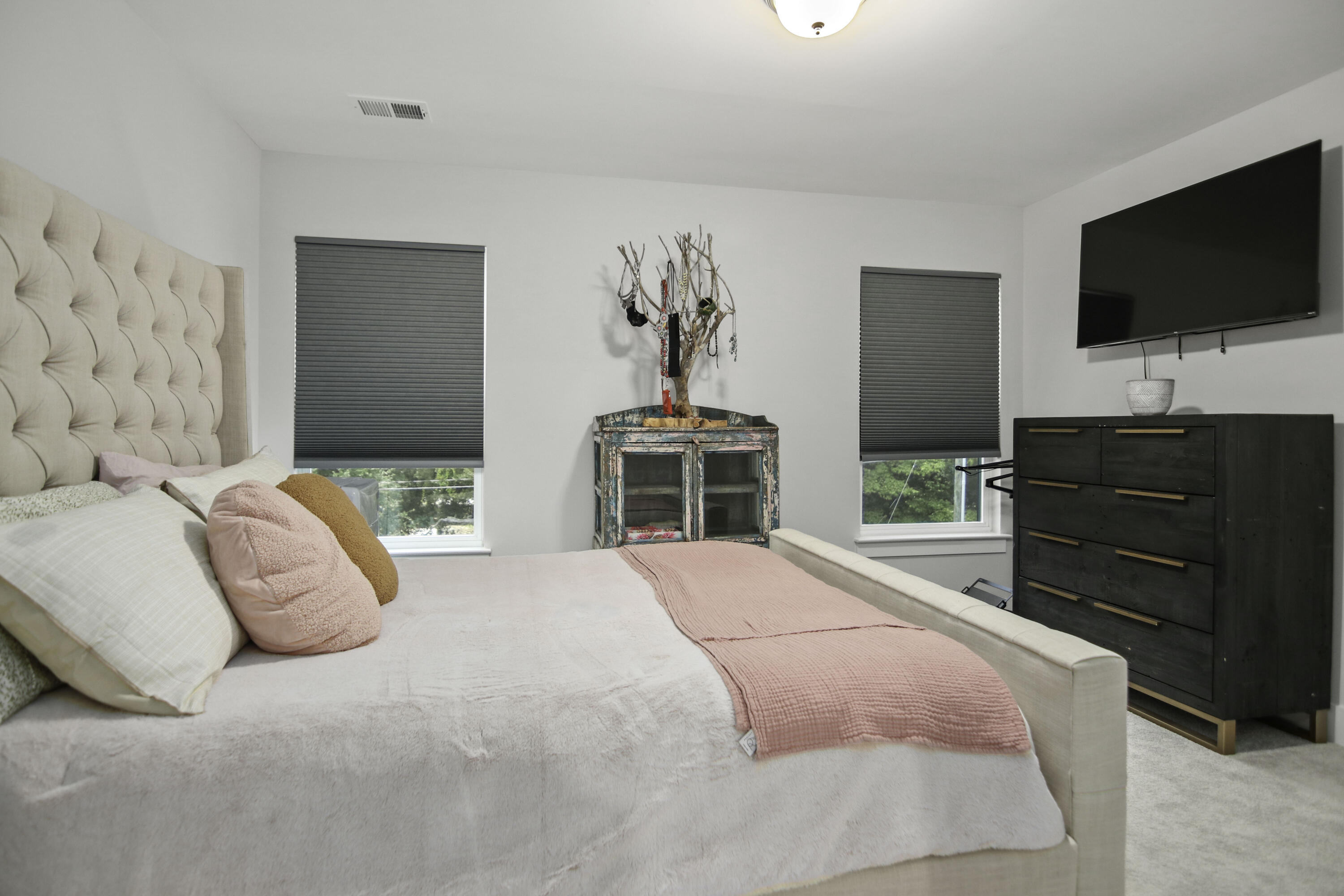 4585 Mixson Avenue North Charleston, SC 29405 - Photo 27 of 42 4585MixsonAve-CasaVerdeMedialLLC17