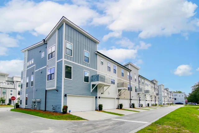 $3,675 | 4585 Mixson Avenue, North Charleston, SC 29405