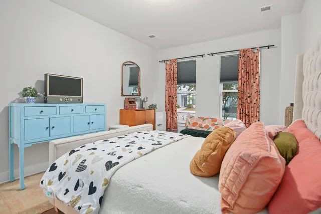 $3,675 | 4585 Mixson Avenue, North Charleston, SC 29405