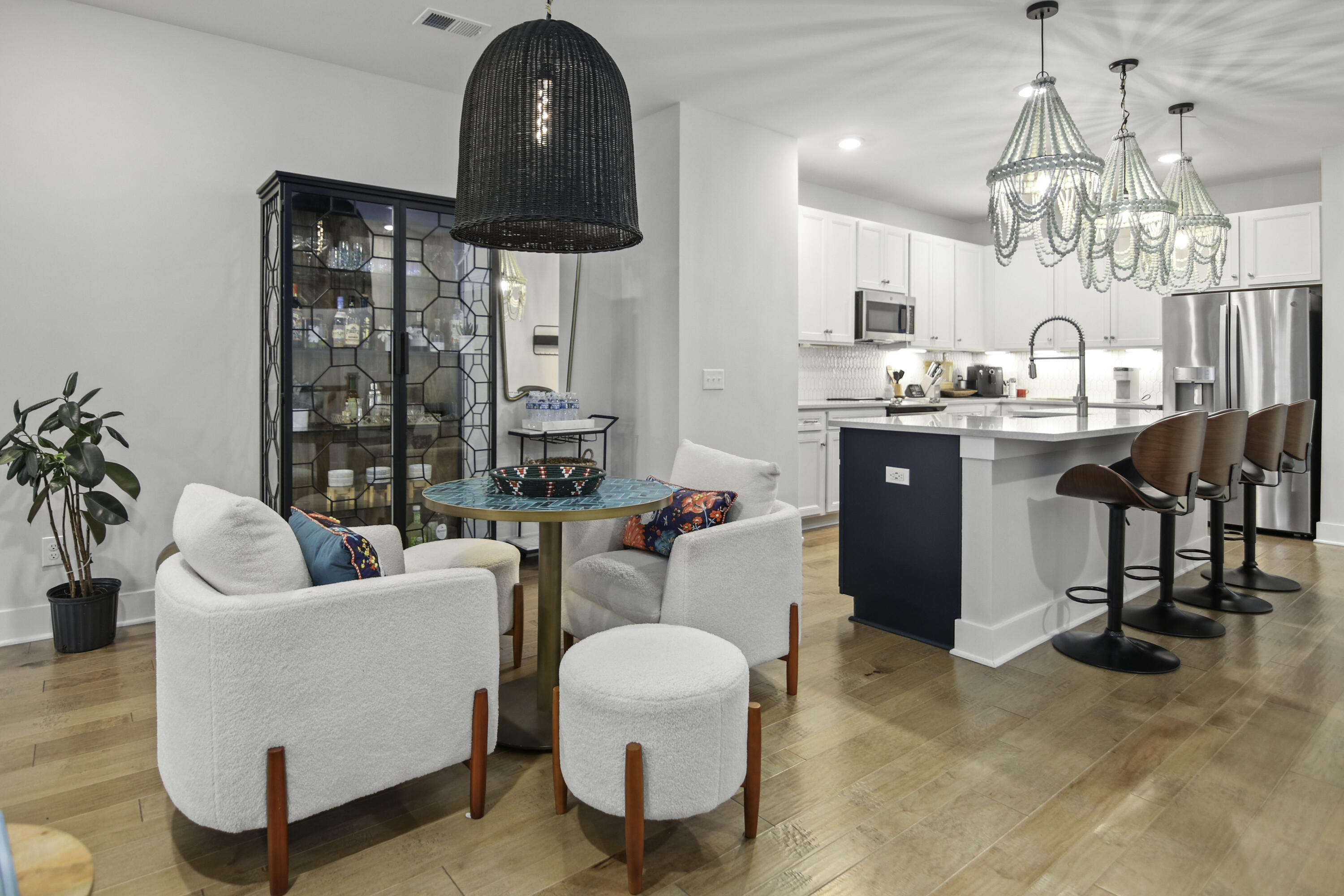 4585 Mixson Avenue North Charleston, SC 29405 - Photo 5 of 42 4585MixsonAve-CasaVerdeMedialLLC24