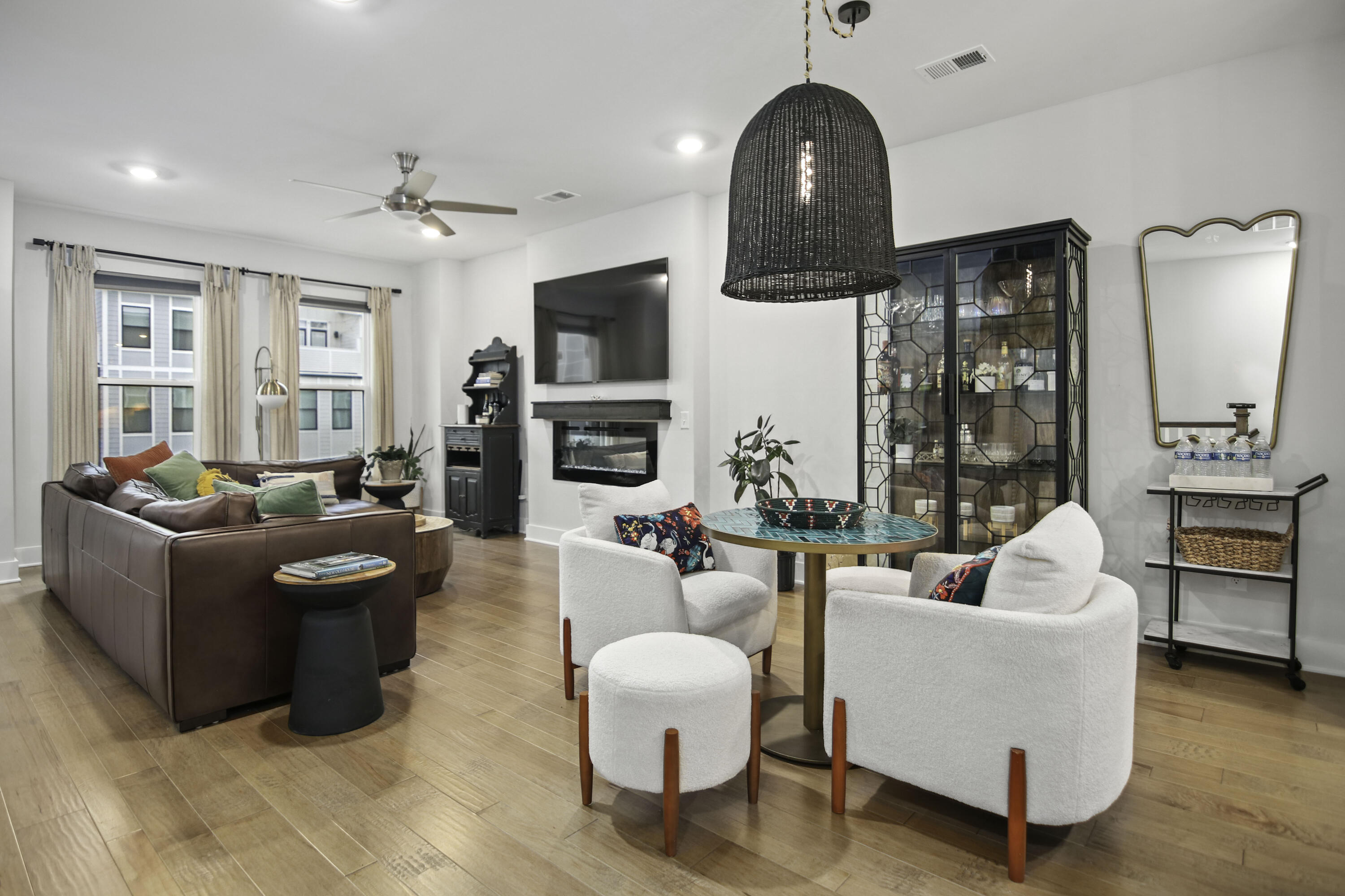 4585 Mixson Avenue North Charleston, SC 29405 - Photo 6 of 42 4585MixsonAve-CasaVerdeMedialLLC26