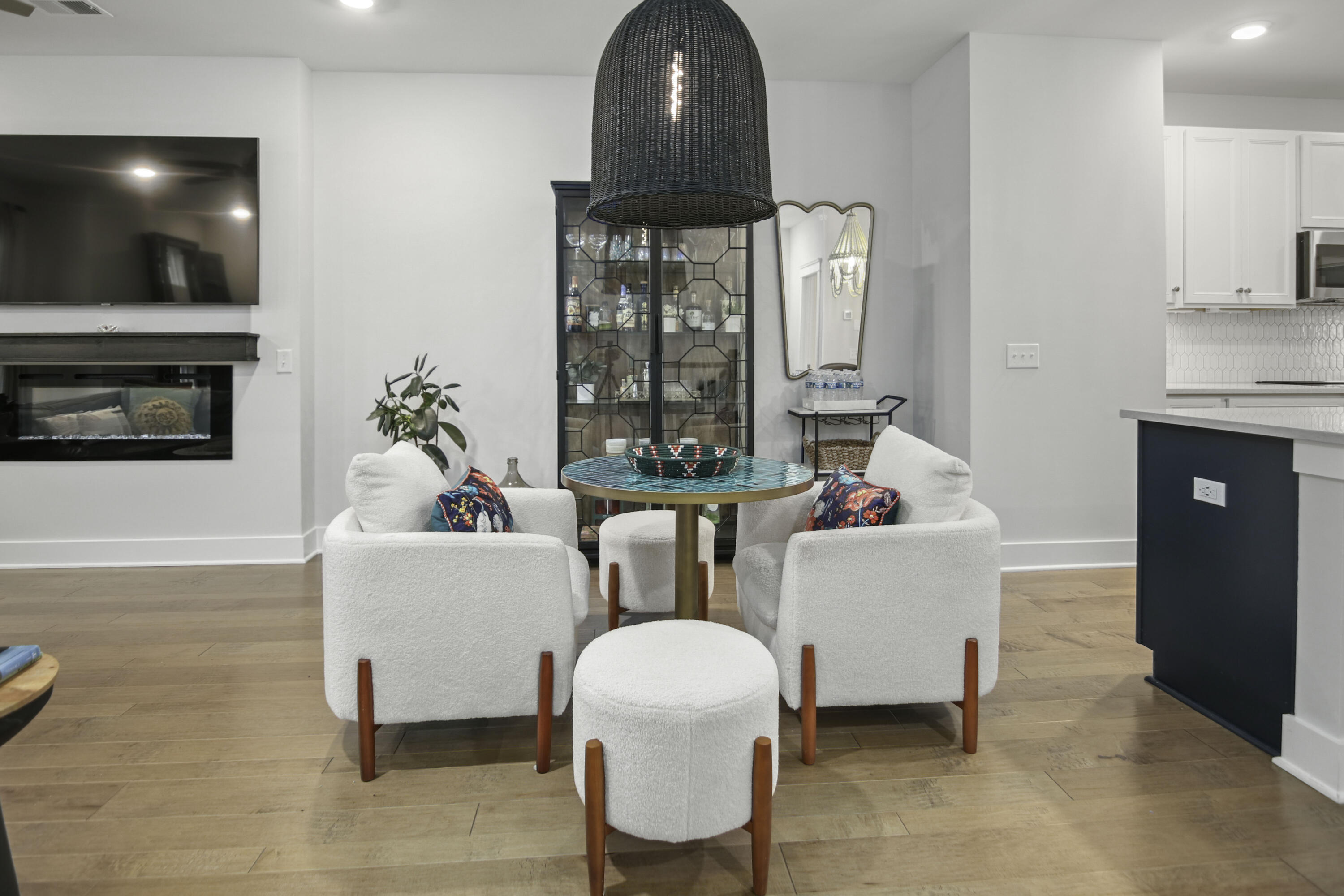 4585 Mixson Avenue North Charleston, SC 29405 - Photo 7 of 42 4585MixsonAve-CasaVerdeMedialLLC25