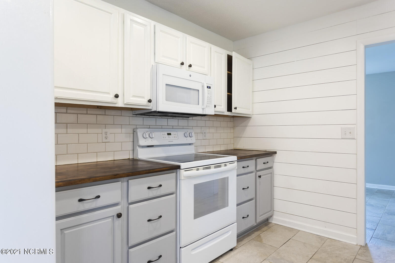 4565 Middlesex Road Wilmington, NC 28405 - Photo 12 of 36 12_IMG_4415_mls