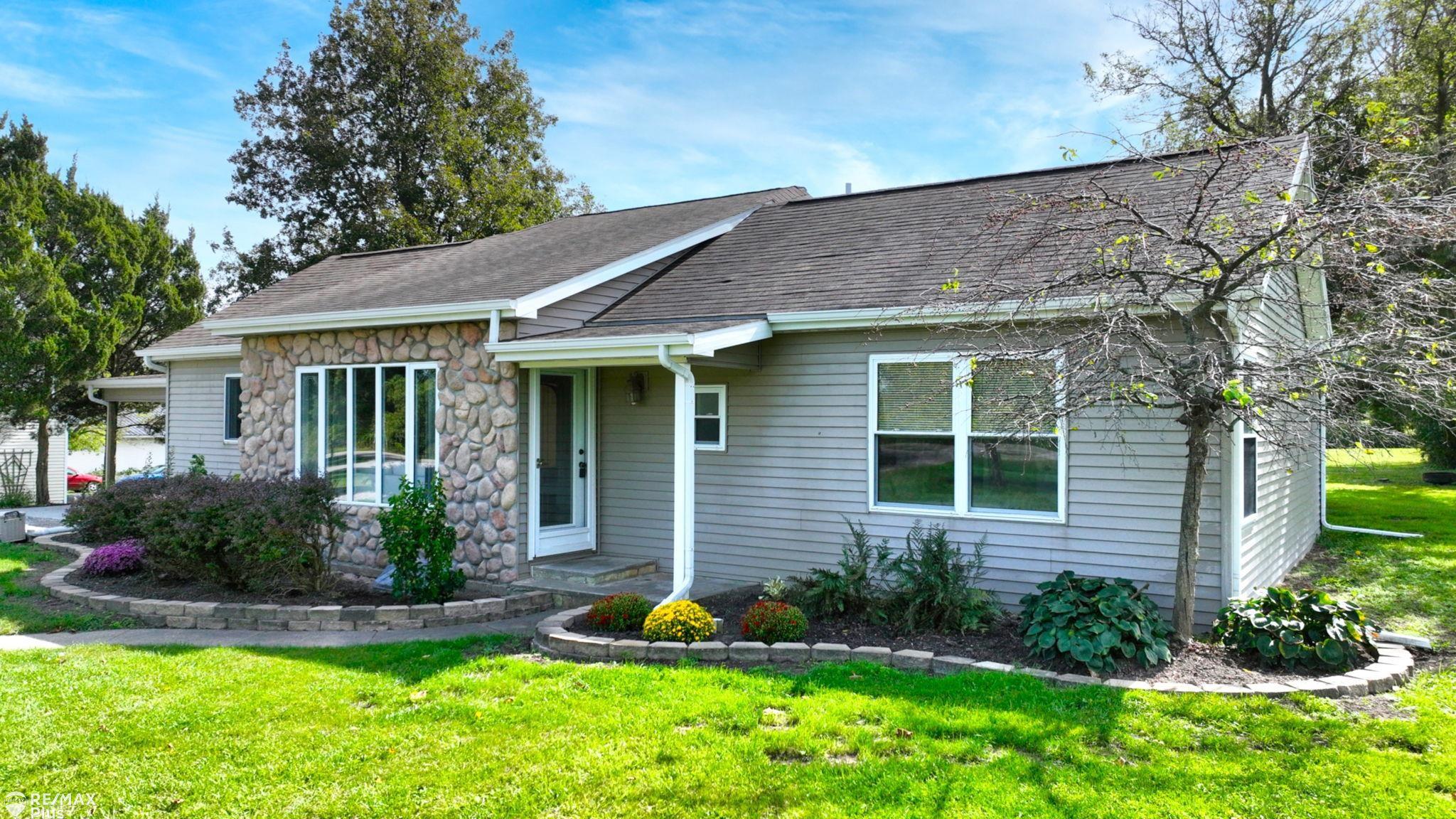 3795 Davison Road Lapeer, MI 48446 - Photo 2 of 59 50156654-9d23d974-40e3-4dc5-bc84-13797e945f4d.JPG