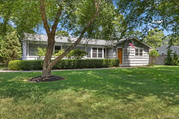 $825,000 | 10 Sanderling Lane, East Quogue, NY 11942