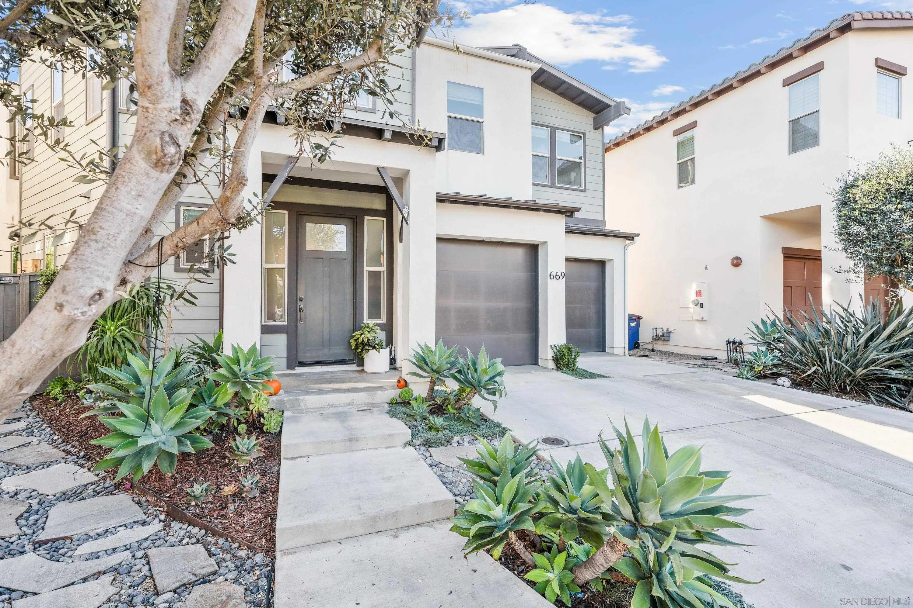 669 Calypso Place Encinitas, CA 92024 - Photo 1 of 33