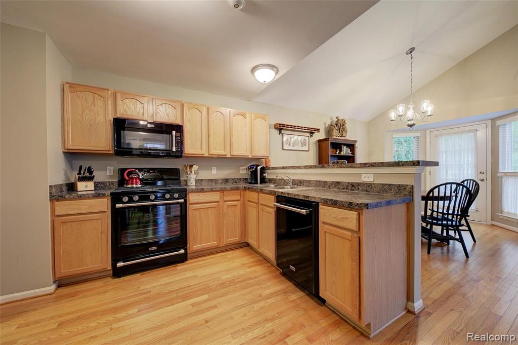 49131 Hawksburry Road Canton, MI 48188 - Photo 15 of 43