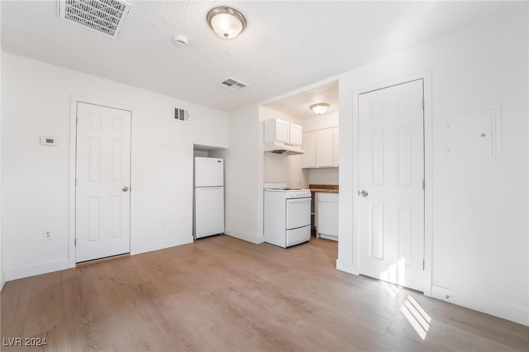 3045 Cedar Street Las Vegas, NV 89104 - Photo 7 of 79