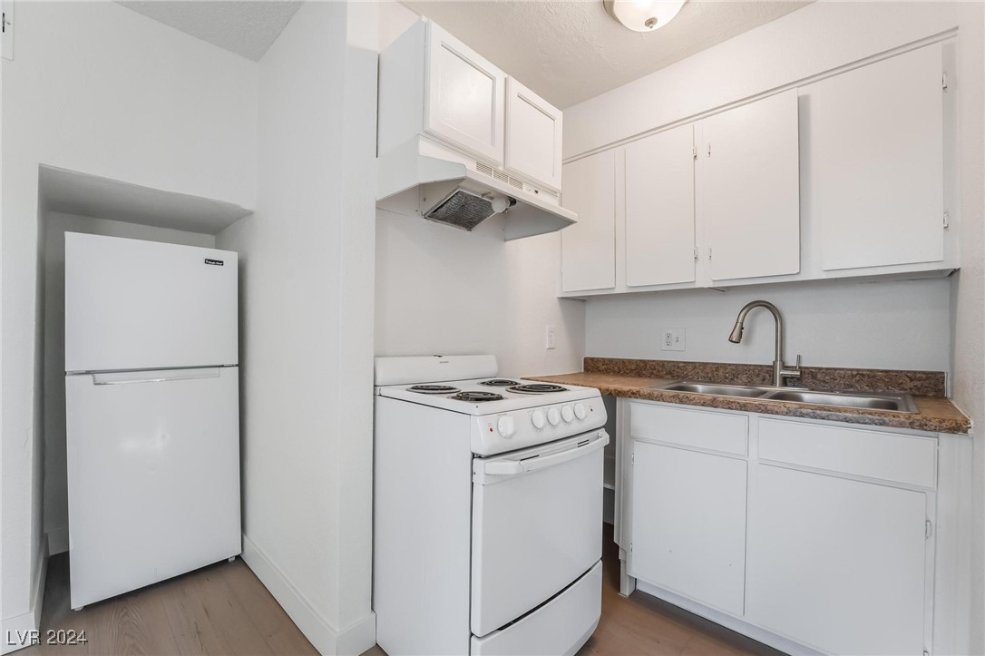 3045 Cedar Street Las Vegas, NV 89104 - Photo 9 of 79