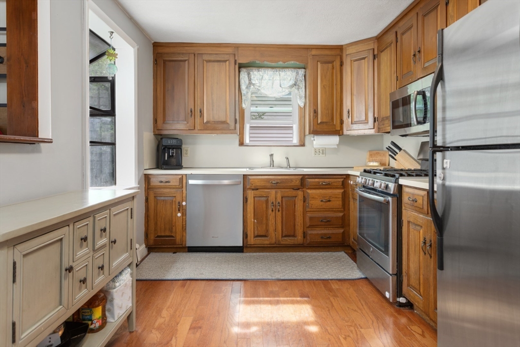 6 Bates Park Avenue Beverly, MA 01915 - Photo 11 of 31