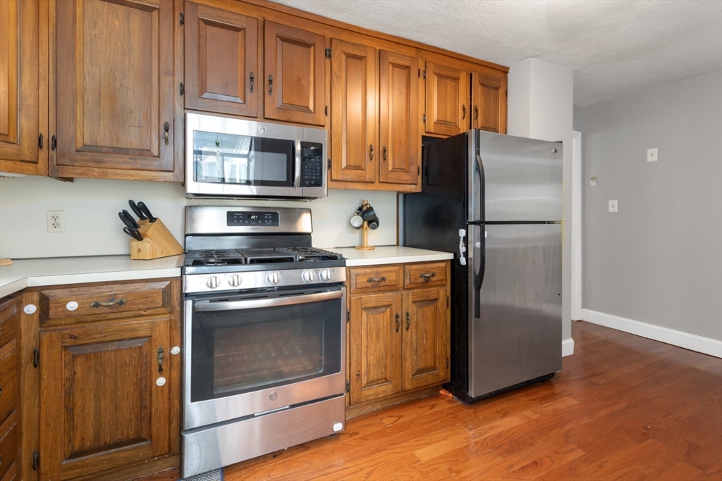 6 Bates Park Avenue Beverly, MA 01915 - Photo 13 of 31