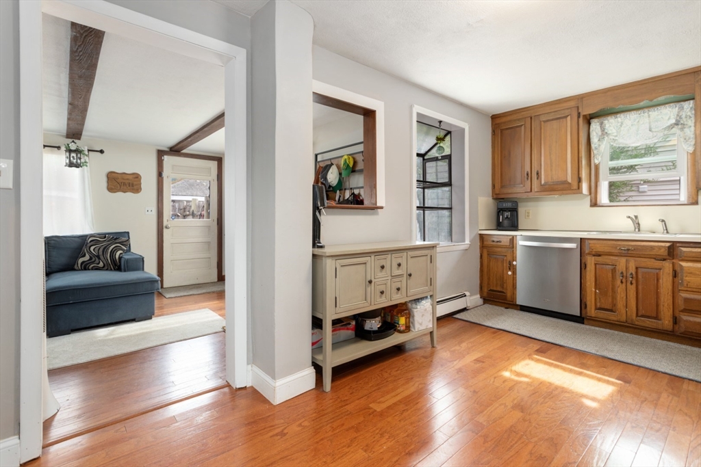 6 Bates Park Avenue Beverly, MA 01915 - Photo 14 of 31